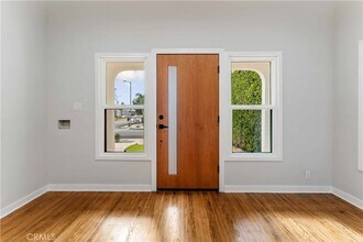 1236 Cloverdale Ave in Los Angeles, CA - Building Photo - Building Photo