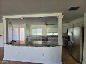 3829 SE 10th Ave in Cape Coral, FL - Foto de edificio - Building Photo