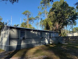 38 Quapaw St in Crawfordville, FL - Building Photo