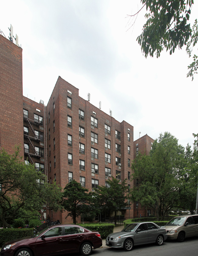 Chadwick House in Jamaica, NY - Foto de edificio - Building Photo