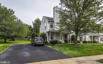 11 Eaton Ct in Newtown, PA - Building Photo - Building Photo