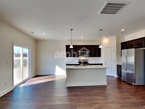 5305 Virtue Ave in Murfreesboro, TN - Foto de edificio - Building Photo