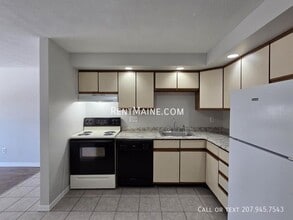 20 Tall Pines Dr, Unit 9 in Lewiston, ME - Foto de edificio - Building Photo