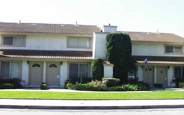 283 Knox St in Costa Mesa, CA - Building Photo