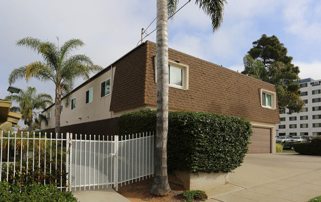 Avalon by the Sea in Oceanside, CA - Foto de edificio - Building Photo