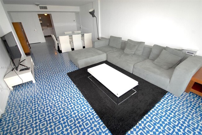 1800 Collins Ave in Miami Beach, FL - Building Photo - Building Photo