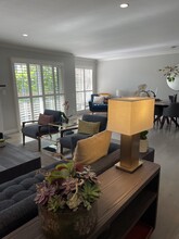 8960 Cynthia St, Unit CL7 in West Hollywood, CA - Foto de edificio - Building Photo
