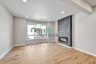 6645 NE 189 Ct in Kenmore, WA - Building Photo - Building Photo