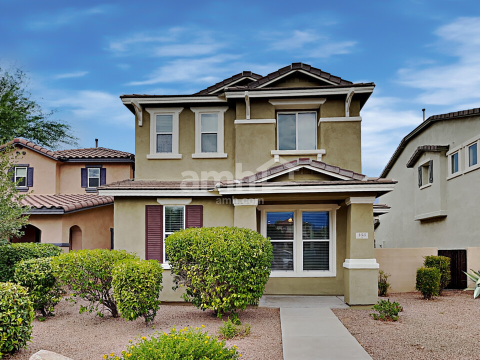 163 W Paseo Celestial in Sahuarita, AZ - Foto de edificio