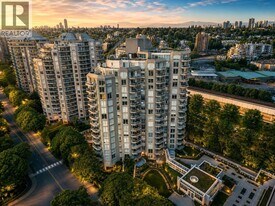 1135 Quayside Dr in New Westminster, BC - Building Photo