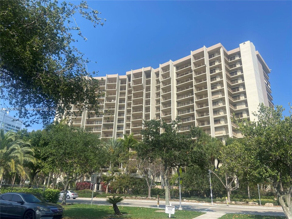 1800 S Ocean Blvd in Pompano Beach, FL - Building Photo