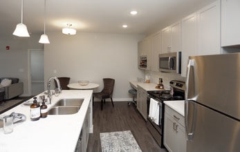 Satori Flats in Avon, IN - Foto de edificio - Interior Photo