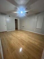 2408 Hollandale Cir, Unit APT B in Arlington, TX - Building Photo