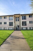 10724-10105 105 St NW in Edmonton, AB - Building Photo