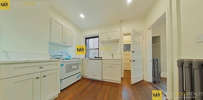 1855 Beacon St, Unit 1 in Brookline, MA - Building Photo - Building Photo