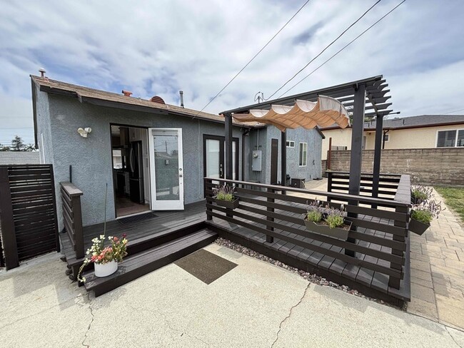 2015 Trudie Dr in Rancho Palos Verdes, CA - Foto de edificio - Building Photo