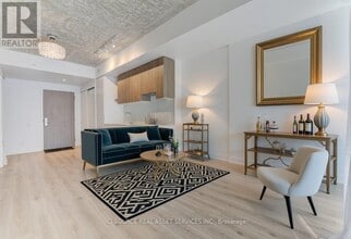 161 Roehampton Ave in Toronto, ON - Building Photo - Building Photo