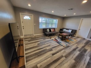 5624 Lime Way in Seminole, FL - Building Photo - Building Photo