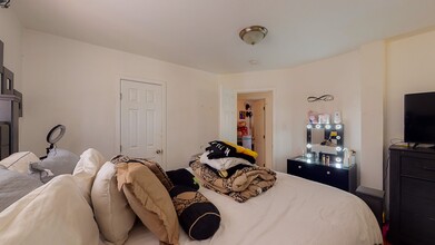 4548 Huntington Dr N in Los Angeles, CA - Building Photo - Interior Photo