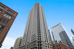440 N Wabash Ave in Chicago, IL - Building Photo