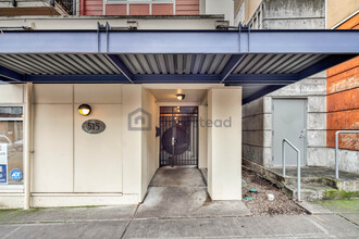 515 1st Ave W, Unit Apt 201 in Seattle, WA - Building Photo - Building Photo