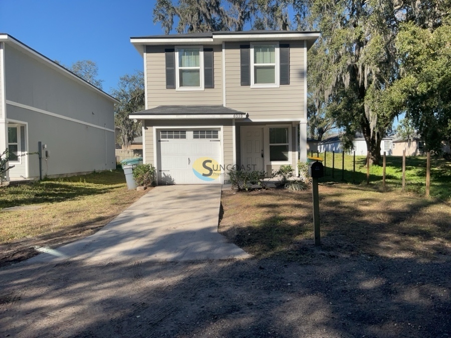 8339 Woods Ave in Jacksonville, FL - Building Photo