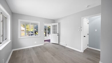 1001 Patchen Rd in Oregon, OH - Building Photo - Building Photo