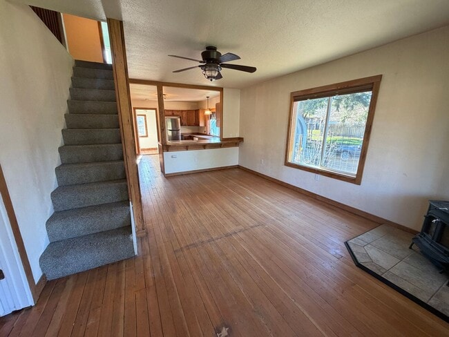 23 S Main St in Falls City, OR - Building Photo - Building Photo