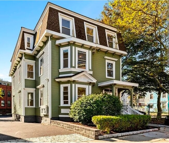 348 Centre St, Unit 2A