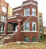 7323 S Yates Blvd in Chicago, IL - Building Photo