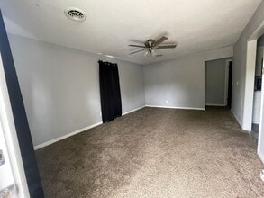 119 N St Charles St in Bowling Green, MO - Building Photo - Building Photo