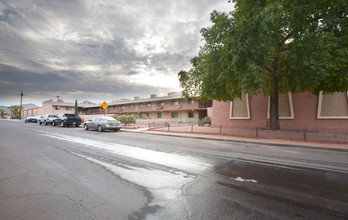 Parkview North in Phoenix, AZ - Building Photo - Building Photo