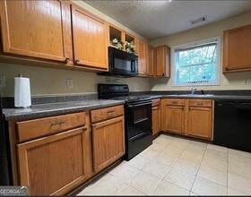 3955 Cypress Pointe Dr in Union City, GA - Foto de edificio - Building Photo