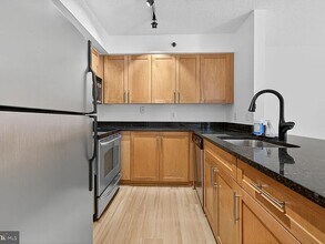 7500 Woodmont Ave, Unit 901 in Bethesda, MD - Building Photo - Building Photo