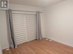 1099 Lockie Dr in Oshawa, ON - Building Photo - Building Photo