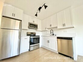 1932 New England St in Los Angeles, CA - Building Photo