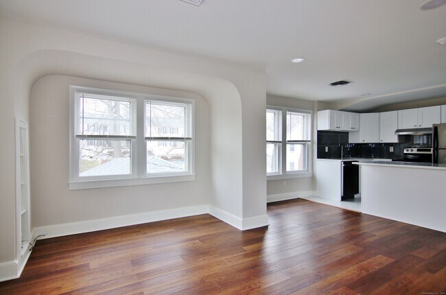 294 Halley Ave in Fairfield, CT - Building Photo - Building Photo