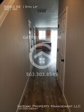 5963 SE 15th Loop in Gresham, OR - Building Photo - Building Photo