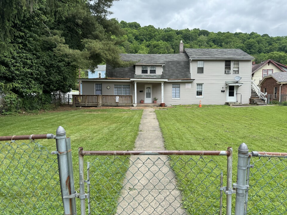 156 Edgewood St in Wheeling, WV - Building Photo