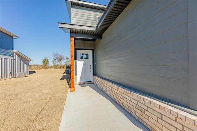 1403 SW Casuarina Dr in Bentonville, AR - Building Photo - Building Photo