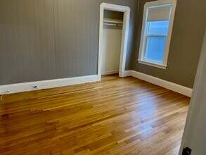 36 Willow Ave, Unit First Floor in Somerville, MA - Building Photo - Building Photo