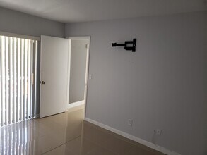 11864 SW 8th Ct in Davie, FL - Foto de edificio - Building Photo