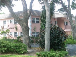 Villa Des Chenes Apartments/Breezy Palms in Largo, FL - Building Photo - Building Photo