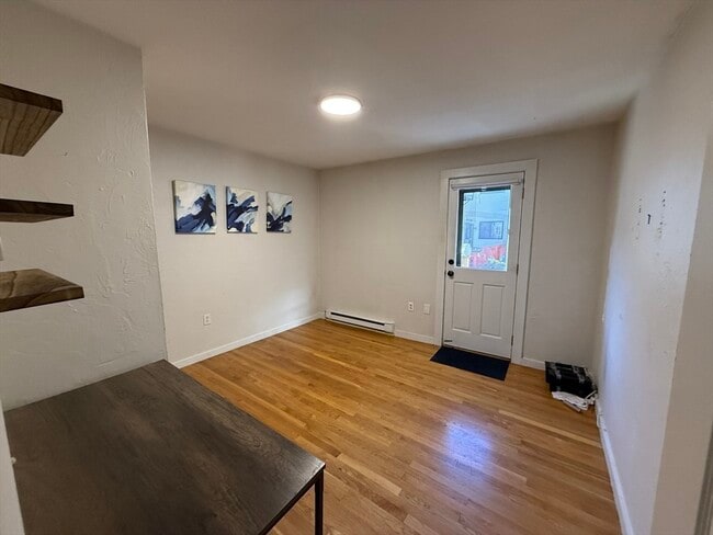 181 Bowen St, Unit 1 in Boston, MA - Foto de edificio - Building Photo