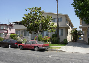 5439 Russell Ave in Los Angeles, CA - Building Photo - Building Photo