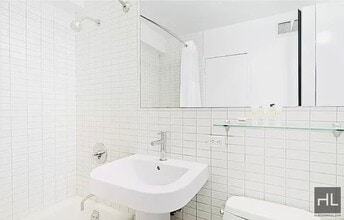 East 39th Street in New York, NY - Building Photo - Building Photo