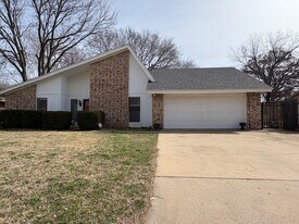 3103 NE Kingsbriar Dr in Lawton, OK - Building Photo