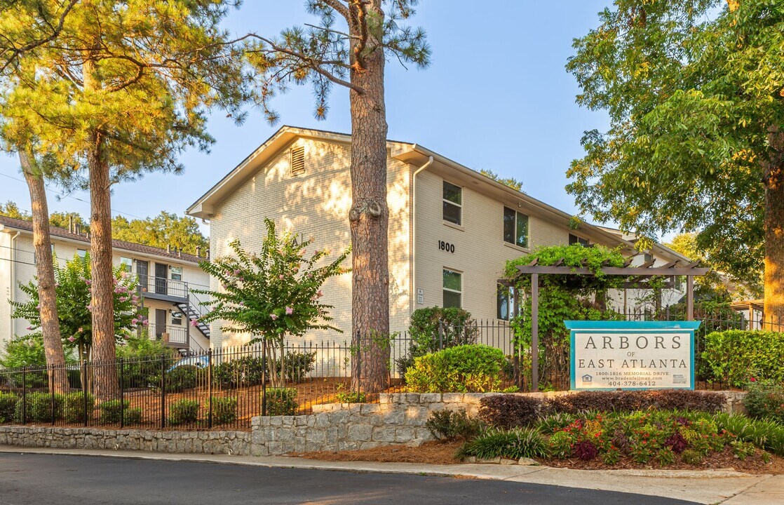Arbors of East Atlanta in Atlanta, GA - Foto de edificio