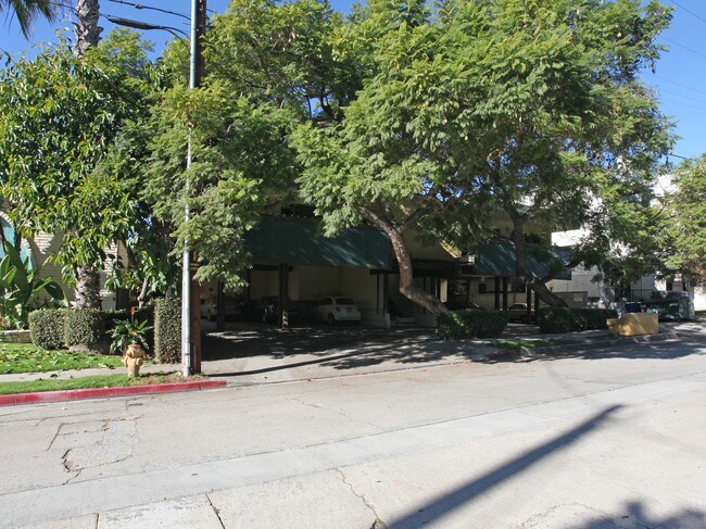 2037 Rodney Dr in Los Angeles, CA - Foto de edificio - Building Photo