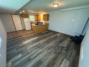 1001 S Hocker Ave in Independence, MO - Building Photo - Building Photo